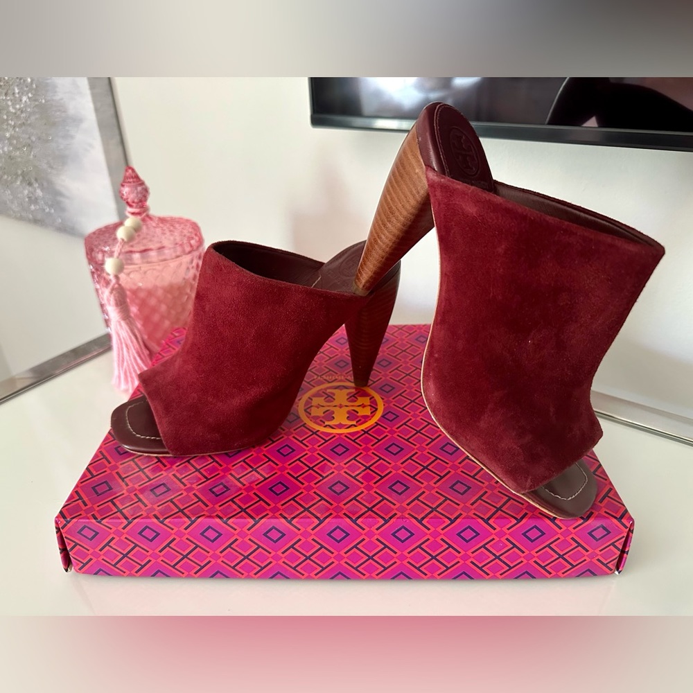 TORY BURCH SUEDE AND LEATHER MULES SIZE 5.5